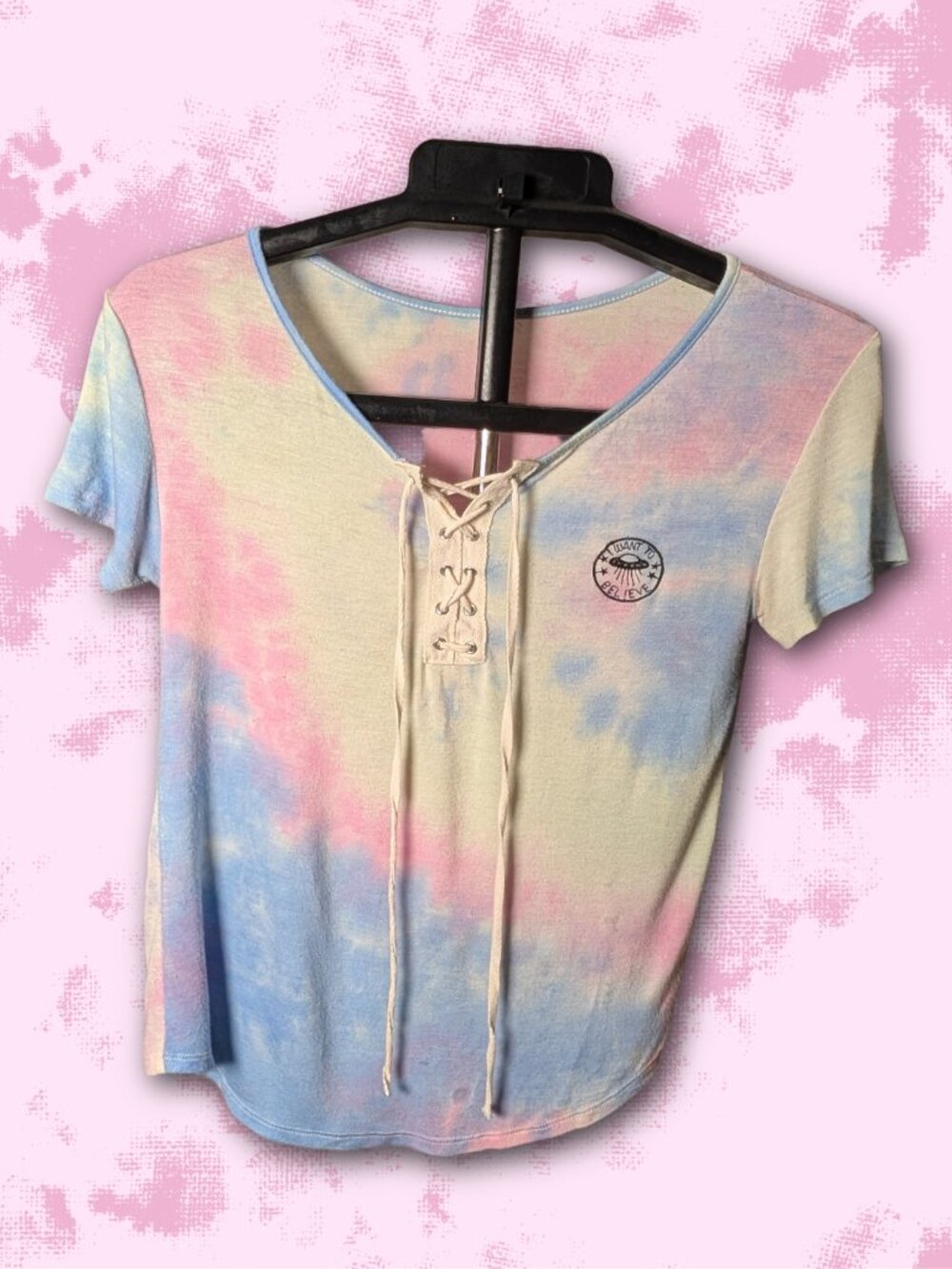 Full Tilt Juniors Small "I Want To Believe" Cotton Candy Tie Dye Lace-Up Tee
